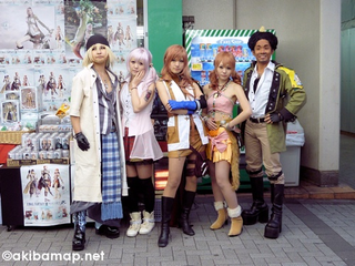 Illustration for article titled This Is How You Promote Final Fantasy XIII Figures